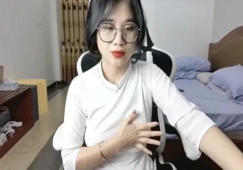 Ảnh thumbnail video Anna Gau dam dang thu dam de kiem tien muu sinh
