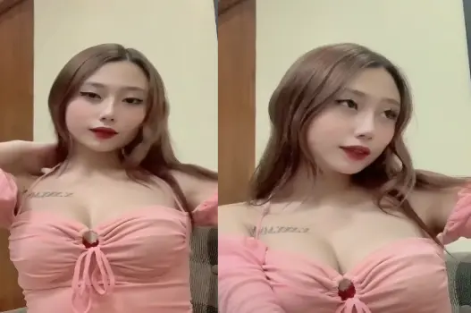 Ảnh thumbnail video Thân mật lén với bạn thân người yêu cạnh cửa chính